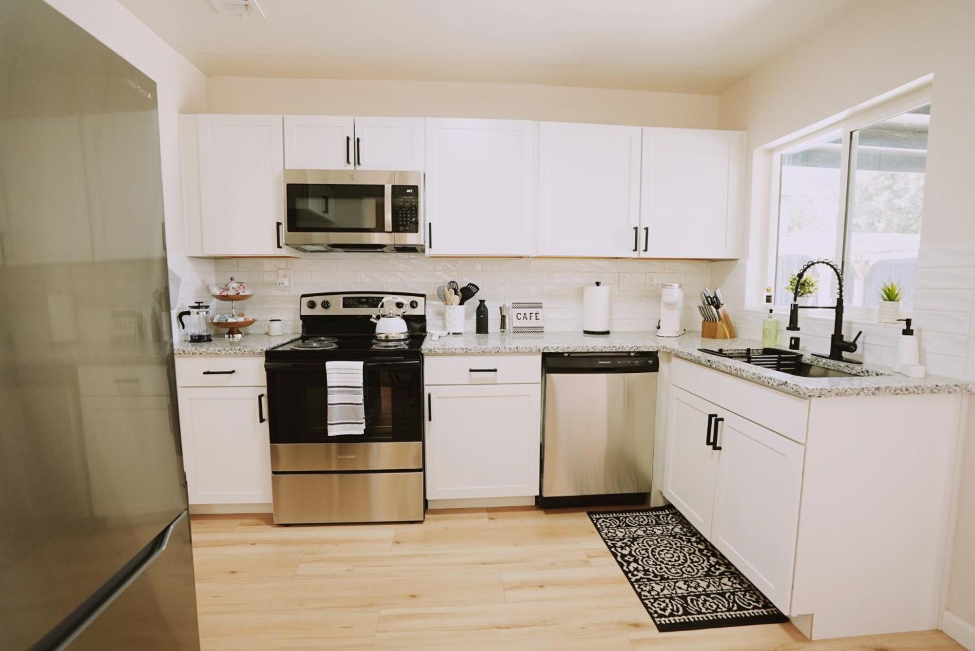Centrally Located! Remodeled! Huge Backyard! The White House Albuquerque Exterior foto