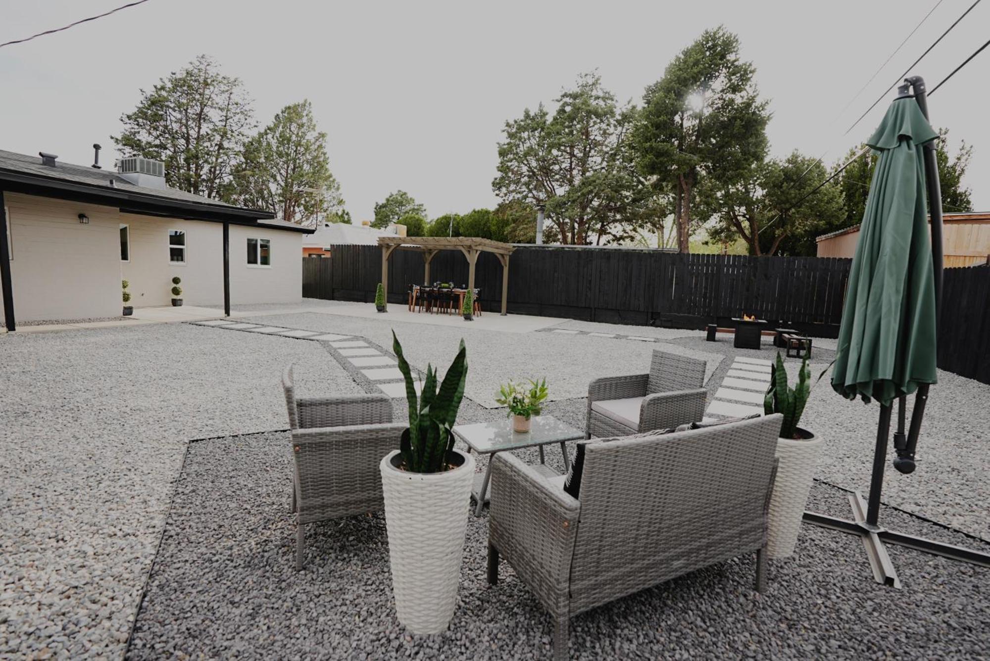 Centrally Located! Remodeled! Huge Backyard! The White House Albuquerque Exterior foto