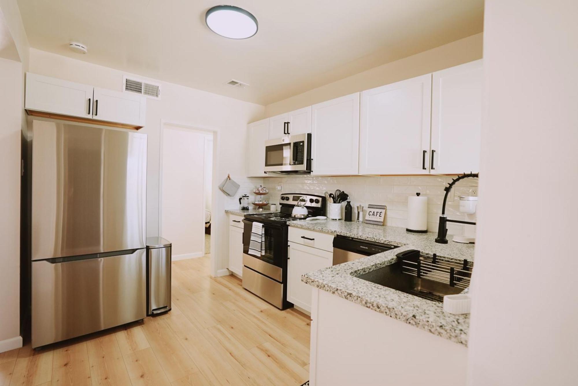 Centrally Located! Remodeled! Huge Backyard! The White House Albuquerque Exterior foto