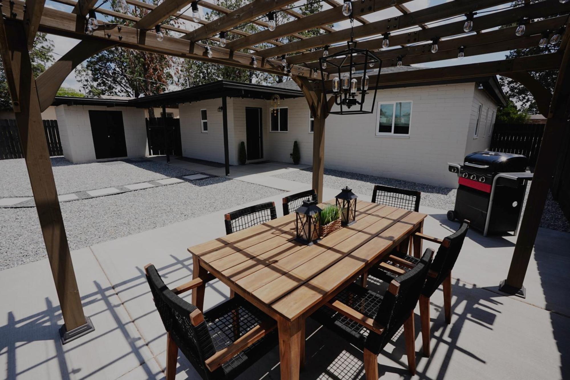 Centrally Located! Remodeled! Huge Backyard! The White House Albuquerque Exterior foto